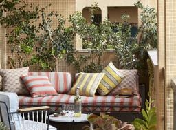 Họa tiết kẻ sọc: Xu hướng trang trí nội thất lạ mắt lại rất đậm chất mùa hè