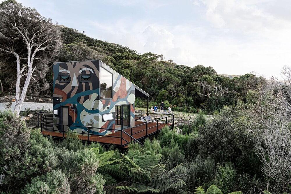 Cặp đôi "bỏ phố xuống biến", xây ngôi nhà nổi nhất khu, nhìn đã muốn đến kết thân