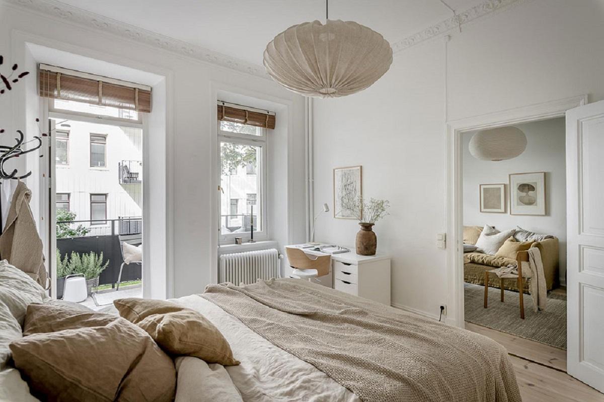 Học lỏm cách thiết kế căn hộ 55m² chỉ dùng màu trung tính nhưng vô cùng sống động