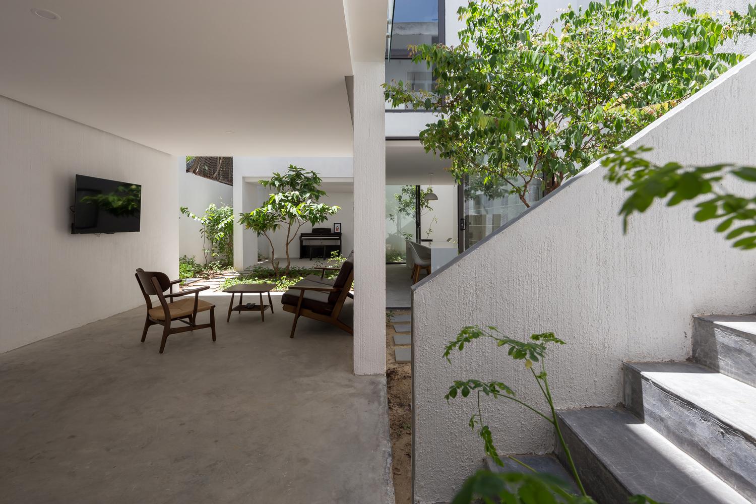 Mệ Loan's House, ngôi nhà Đà Nẵng tối giản, đầy những khoảng không đầy nắng và gió