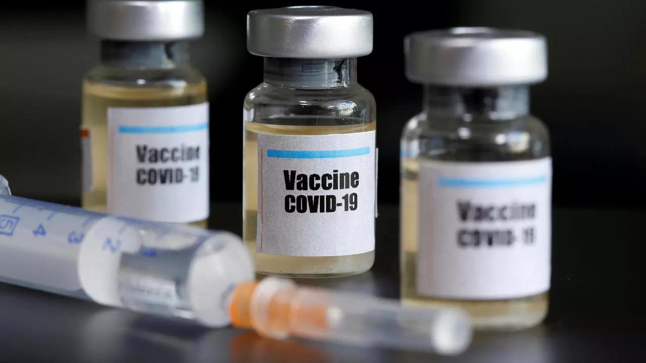 Bác sĩ Mỹ yêu cầu công khai tác dụng phụ của vaccine Covid-19 đến người dân