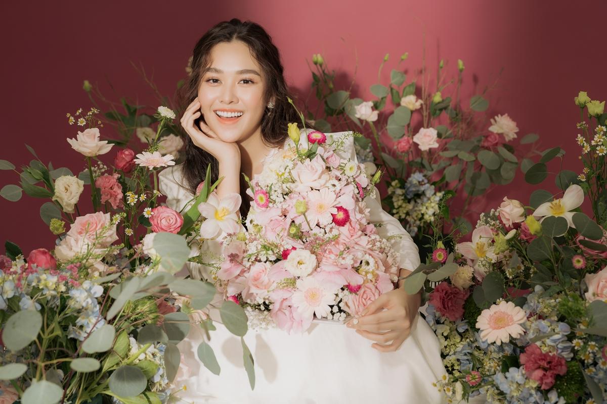 Hé lộ gia thế "khủng" của chồng sắp cưới Á hậu Tường San