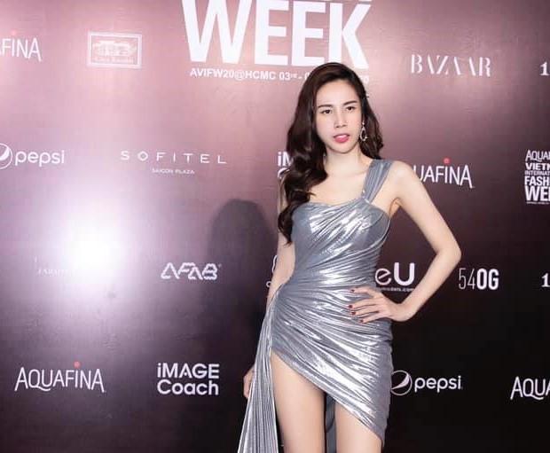 Thủy Tiên "chạy show" kiếm tiền để quay lại miền Trung từ thiện lần 4