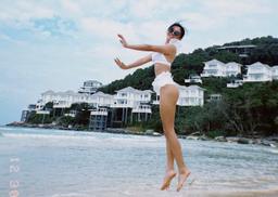 Văn Mai Hương khoe vóc dáng thon gọn sau thời gian gầy béo thất thường