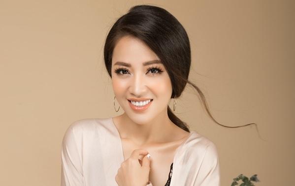 Loạt mỹ nhân showbiz lộ bụng bánh chưng sau Tết nhưng hotgirl này thì không