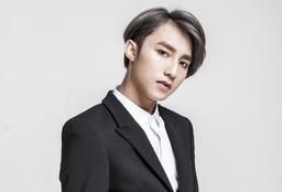 Sơn Tùng M-TP là ai mà cả showbiz dậy sóng cả tháng vẫn chưa êm