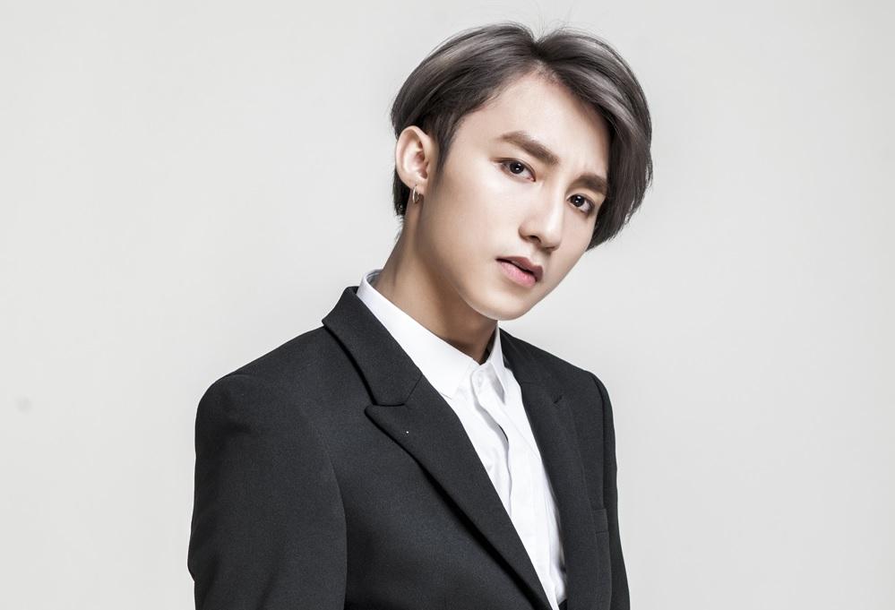 Sơn Tùng M-TP là ai mà cả showbiz dậy sóng cả tháng vẫn chưa êm