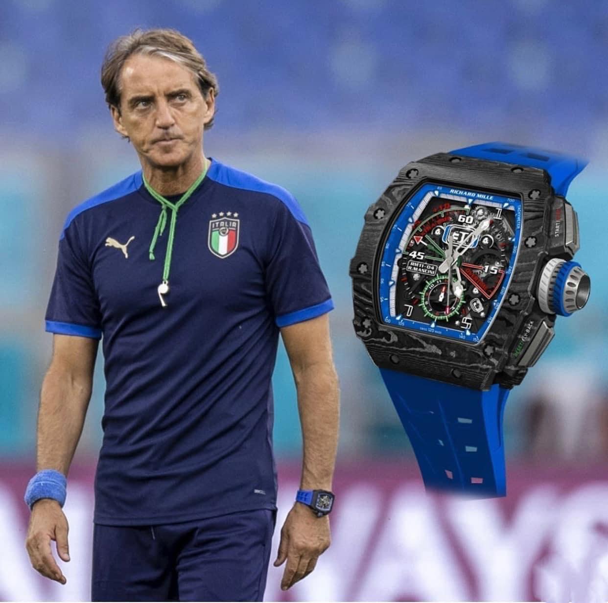 Đồng hồ của HLV trưởng ĐT Italia Roberto Mancini: doanh nhân Đức Huy cũng chưa chắc đã dám mua tặng Cẩm Đan