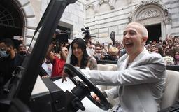 Đám cưới của người hùng sút 11m thành công Bernardeschi trở thành đám cưới "hot" nhất ngày tại Italia