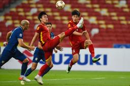 ĐT Việt Nam - Thái Lan 0-2: Cú trượt chân, trọng tài hay giới hạn của những đôi chân đã mỏi