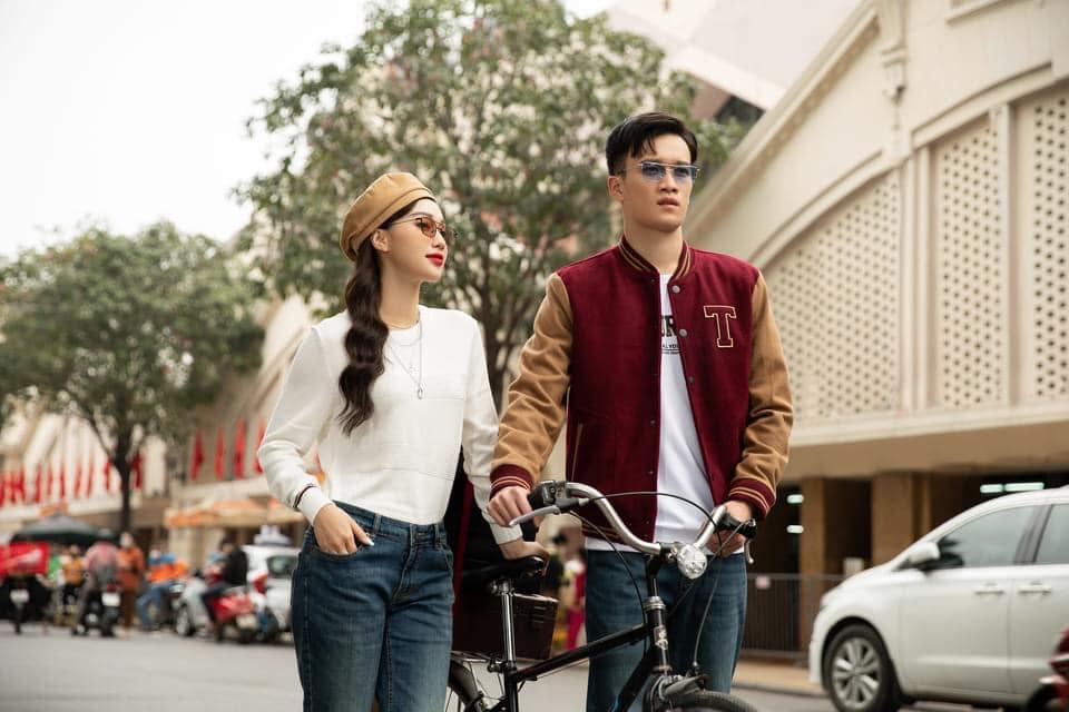 Hoàng Đức và bạn gái tung bộ hình ngọt ngào với khung cảnh Tết Hà Nội