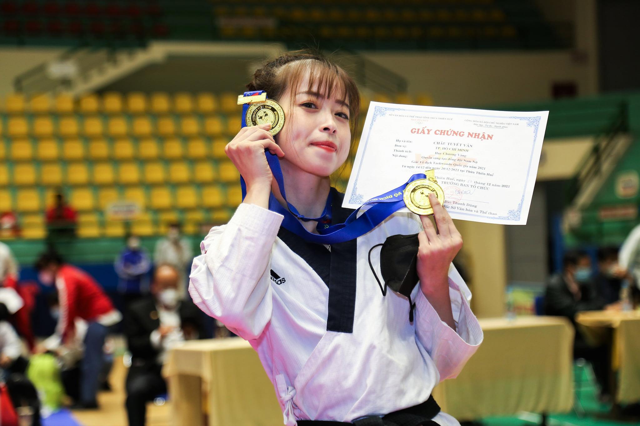 Hot girl Taekwondo Châu Tuyết Vân bất ngờ thượng đài boxing