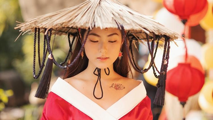 Gu thời trang ngọt ngào, bắt mắt của nữ chính MV "Hoa hải đường"