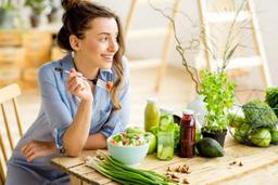 Mách bạn 9 loại thực phẩm đánh tan nỗi lo khô rát trên da