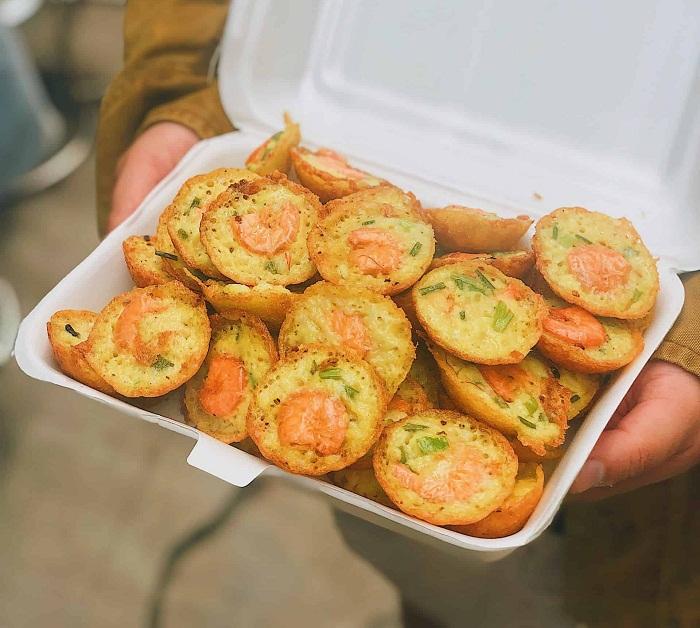 Chiếc bánh khọt Vũng Tàu giá 2 ngàn được người Sài Gòn vô cùng ưa chuộng