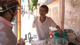 Gánh chè của người đàn ông khuyết tay 40 năm gắn bó với Quận 1, Sài Gòn