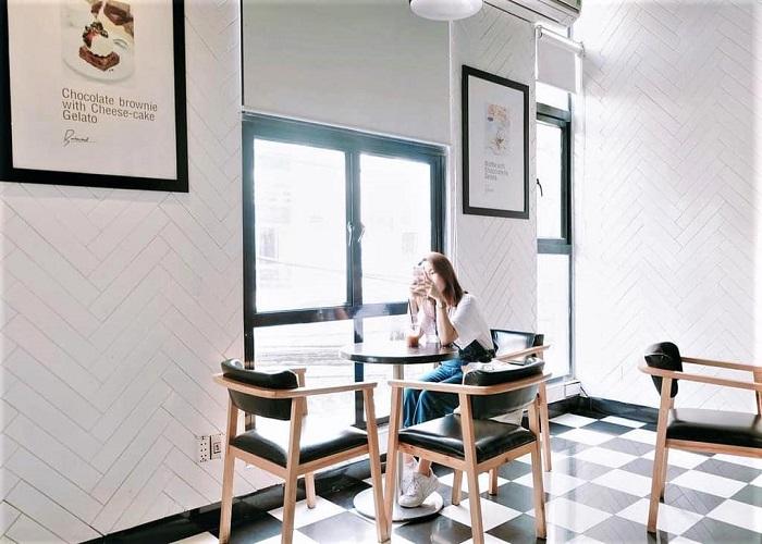 3 quán cafe tông đen tuyệt đẹp cho người thích điều mới lạ ở Sài Gòn