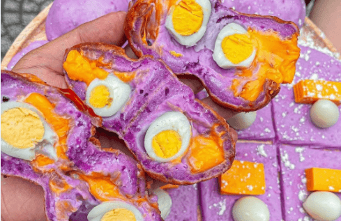 Bánh khoai mỡ tím phiên bản "tròn vo" ngập tràn trứng cút kèm phô mai