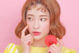 Blusher cushion: Xu hướng má hồng căng mọng của tín đồ trang điểm châu Á