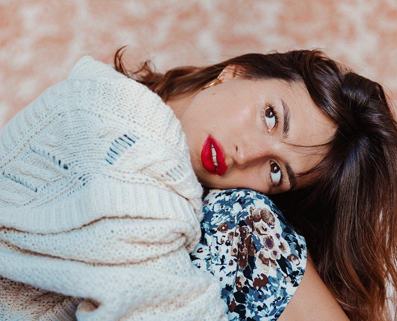 Fashionista Jeanne Damas: "Chúng tôi có rất ít đồ mới trong tủ quần áo!"