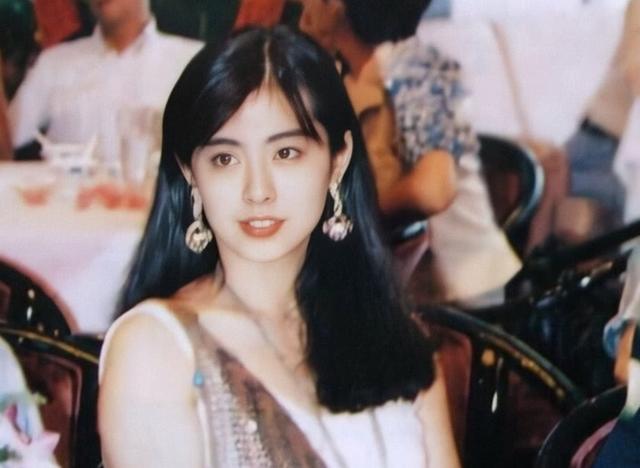 Thời trang Hồng Kông: Vẻ đẹp nhuốm màu hoài cổ