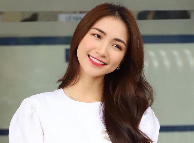 Học Hòa Minzy cách trị mụn bằng nước dừa và rau diếp cá