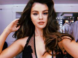 Học Selena Gomez 5 kiểu tóc chất chơi sang chảnh để diện cuối năm