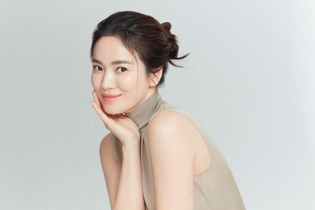 Học lỏm Song Hye Kyo 5 kiểu búi tóc/ buộc tóc thấp siêu xinh cho nàng 30+