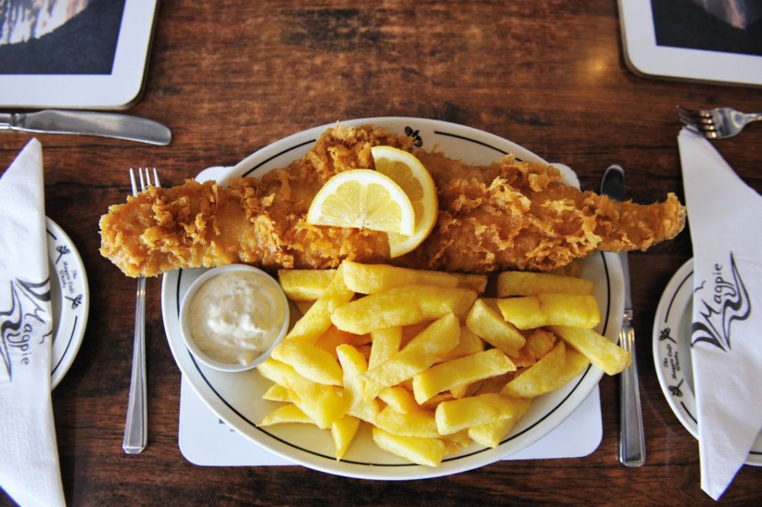 Fish and chips: Món ăn quốc hồn quốc túy của xứ sở sương mù - Ảnh 7